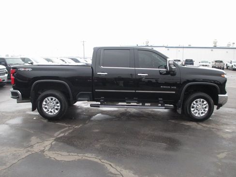 Used 2024 Chevrolet Silverado 2500 LTZ w/ LTZ Convenience Package image 5