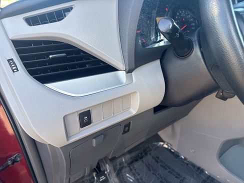 Used 2015 Toyota Sienna LE image 16