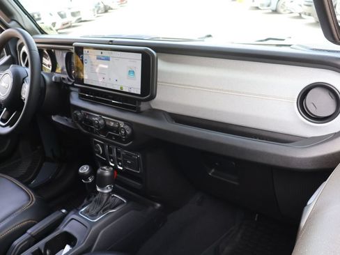 Used 2025 Jeep Wrangler Sport AWD/4WD image 17