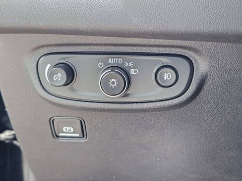 Used 2024 GMC Terrain SLT AWD/4WD image 19