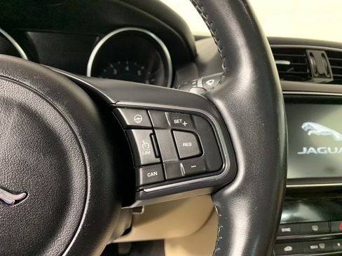 Used 2017 Jaguar XE Prestige image 21