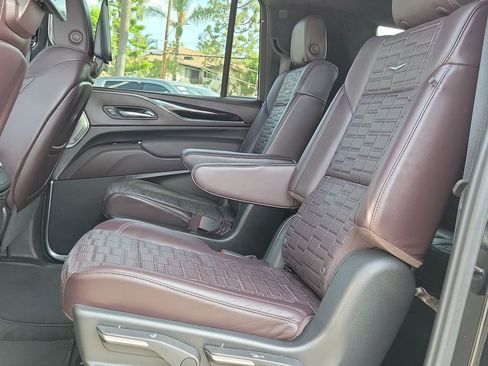 Used 2023 Cadillac Escalade ESV Sport Platinum w/ LPO, ONYX Package image 25