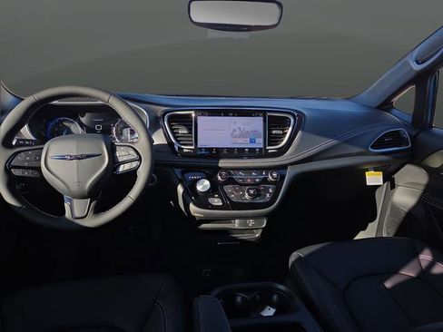 New 2026 Chrysler Pacifica Select w/ S Appearance Package image 5