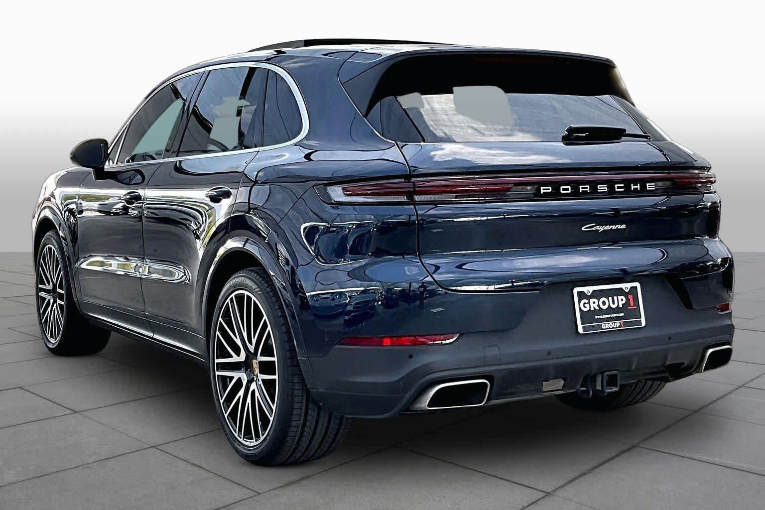 Used 2024 Porsche Cayenne AWD/4WD image 12
