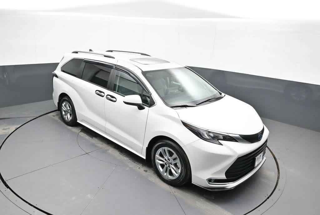 Used 2024 Toyota Sienna XLE w/ XLE Plus Package AWD/4WD image 38