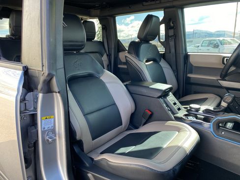 Used 2023 Ford Bronco Wildtrak image 5