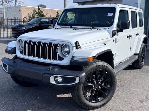 Used 2025 Jeep Wrangler Unlimited Sahara image 3