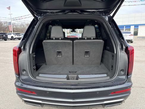 Used 2023 Cadillac XT6 Premium Luxury image 6