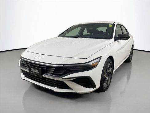 Used 2025 Hyundai Elantra Sport w/ Cargo Package FWD image 4