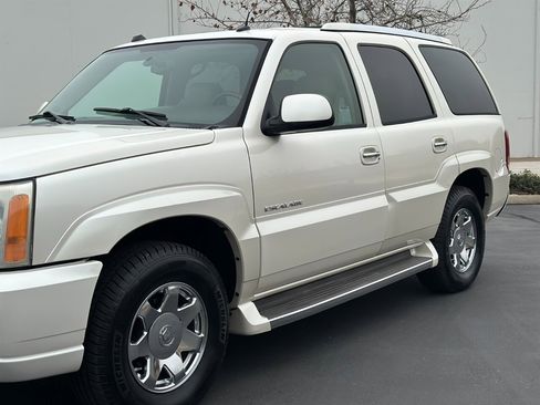Used 2005 Cadillac Escalade AWD image 6