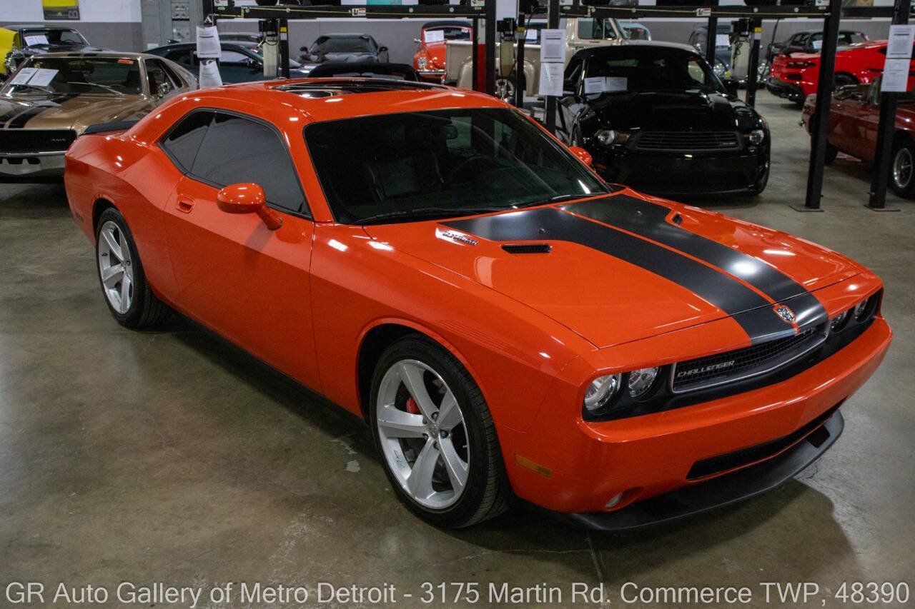 Used 2009 Dodge Challenger SRT8 w/ SRT Option Group II RWD image 9