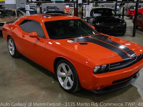 Used 2009 Dodge Challenger SRT8 w/ SRT Option Group II RWD image 9