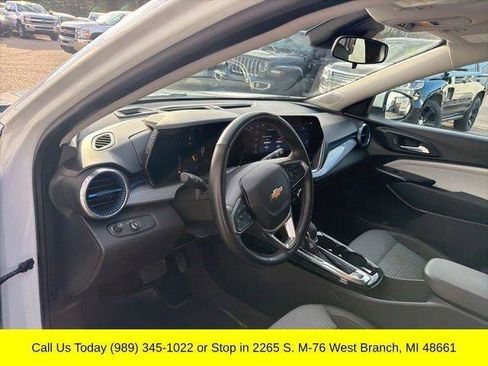 Used 2024 Chevrolet Trax LT w/ Driver Confidence Package FWD image 15
