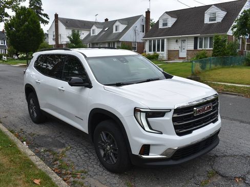 Used 2025 GMC Acadia Elevation AWD/4WD image 4