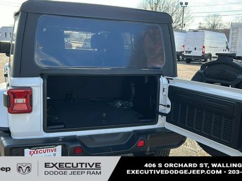 Used 2022 Jeep Wrangler Unlimited Sahara w/ Cold Weather Group AWD/4WD image 23