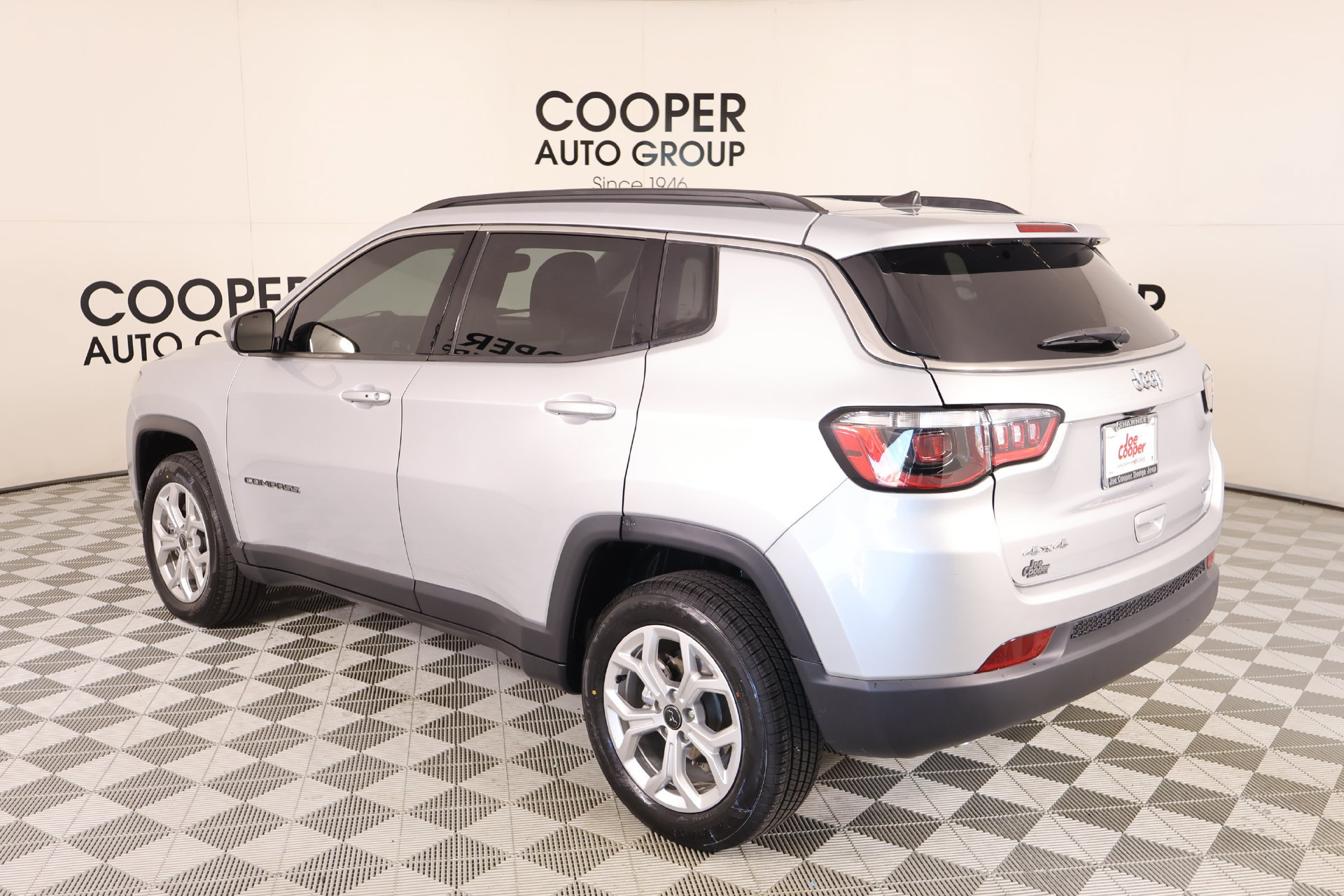 Used 2025 Jeep Compass Latitude AWD/4WD image 21