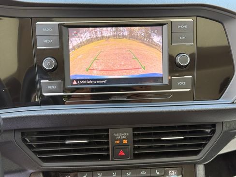 Used 2024 Volkswagen Jetta SE FWD image 18