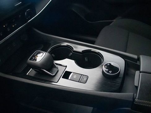 Used 2023 Nissan Rogue S image 30