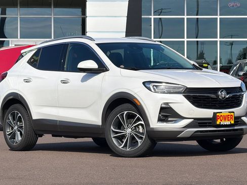 Used 2021 Buick Encore GX Essence w/ Advanced Technology Package image 2