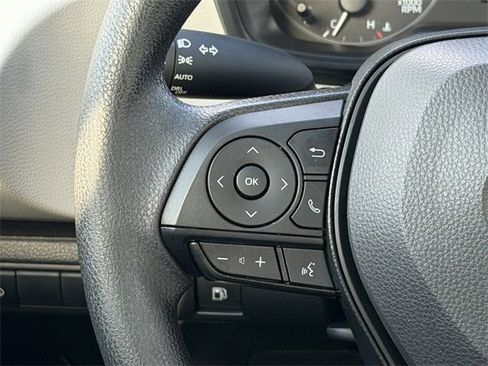 Used 2025 Toyota Corolla LE image 27
