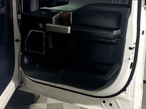 Certified 2019 Ford F150 Lariat w/ Equipment Group 502A Luxury image 20