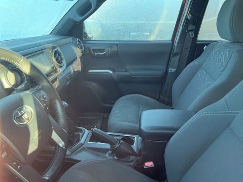 Used 2017 Toyota Tacoma 4x4 Double Cab image 17