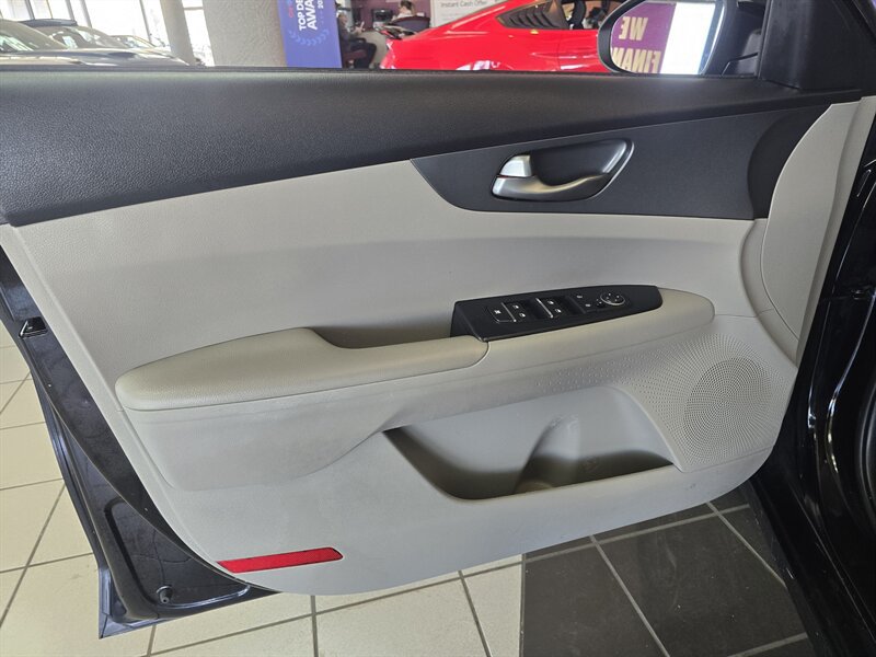 Used 2021 Kia Forte LXS FWD image 8