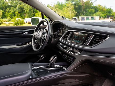 Used 2018 Buick Enclave Premium FWD image 12