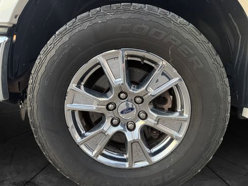 Used 2015 Ford F150 Lariat image 14