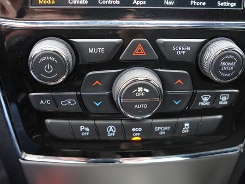 Certified 2022 Jeep Grand Cherokee Laredo X image 30