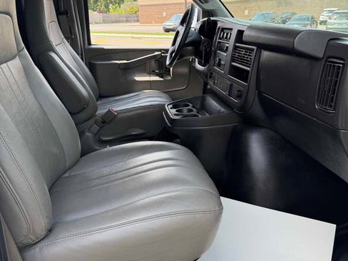 Used 2019 GMC Savana 2500 Extended RWD image 15