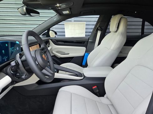 New 2026 Porsche Macan 4 Electric image 26