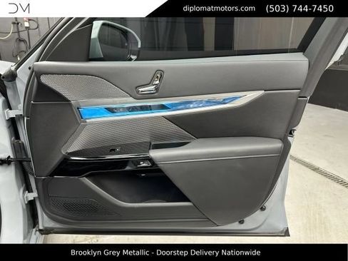 Used 2025 BMW i7 xDrive60 AWD/4WD image 25