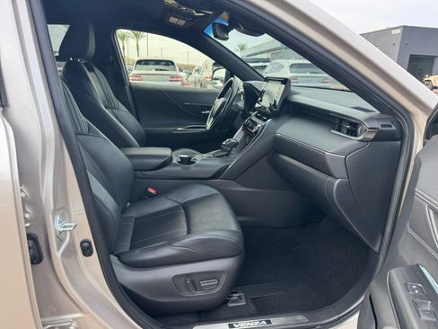 Used 2021 Toyota Venza XLE w/ Softex Package AWD/4WD image 19