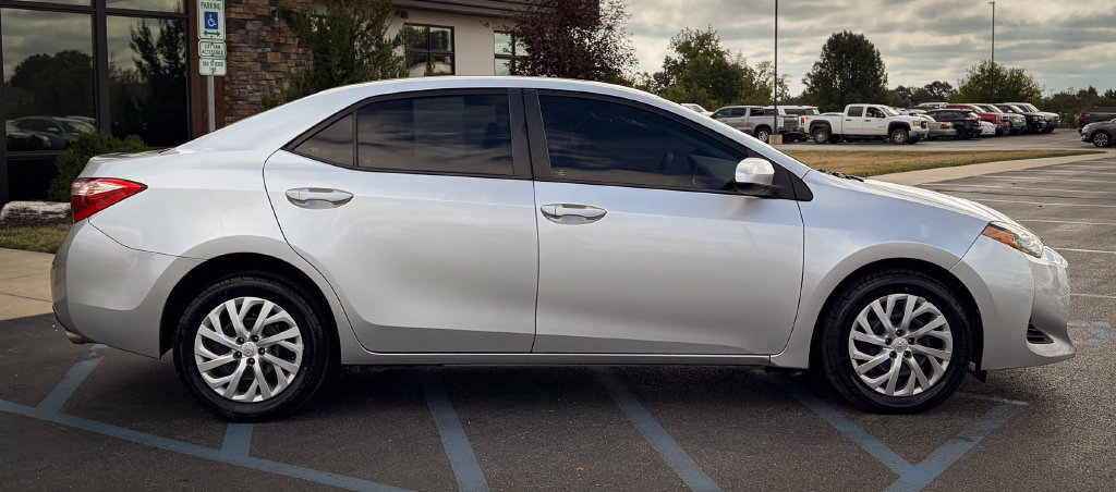 Used 2017 Toyota Corolla LE FWD image 26
