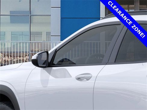 New 2025 Chevrolet Trax LT w/ Sunroof Package image 12