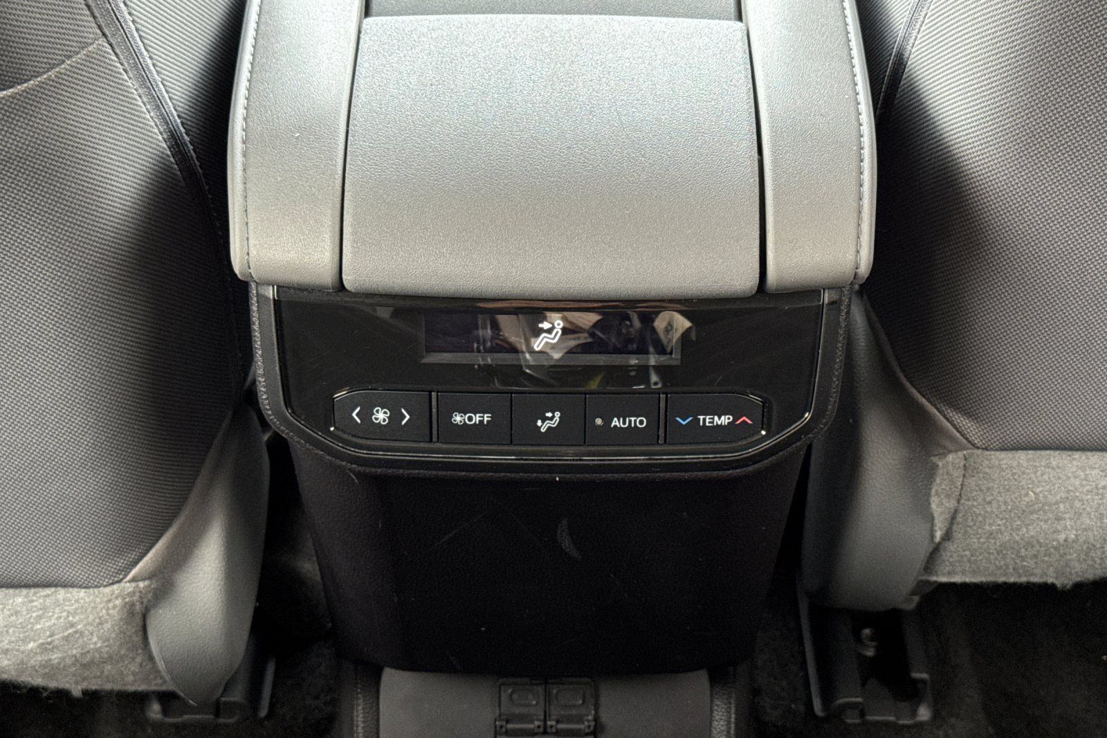 Used 2023 Toyota Highlander LE AWD/4WD image 16