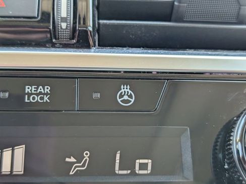Used 2022 Nissan Pathfinder SL w/ SL Premium Package FWD image 22