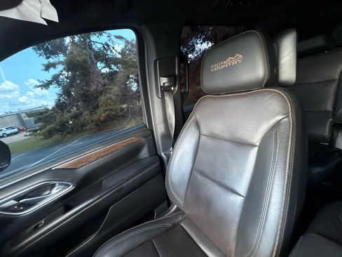 Used 2021 Chevrolet Tahoe High Country w/ Premium Package RWD image 17