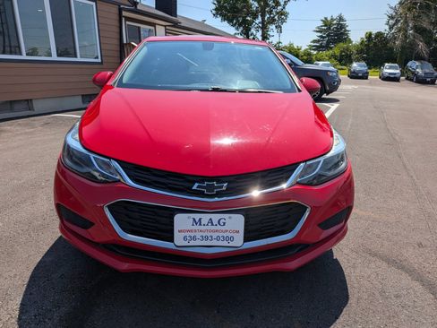 Used 2017 Chevrolet Cruze LT w/ Convenience Package FWD image 9