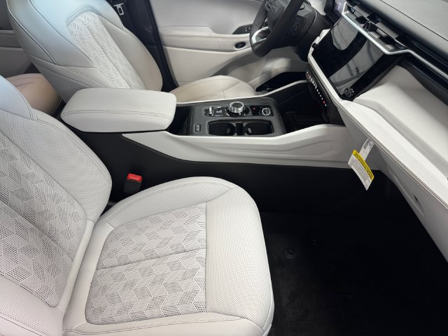 New 2026 Jeep Cherokee Overland w/ Advanced Pro Tech Group AWD/4WD image 4