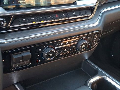 Used 2024 Chevrolet Silverado 1500 High Country w/ High Country Premium Package image 13