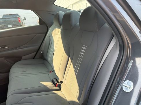 Used 2023 Hyundai Elantra SEL w/ Convenience Package FWD image 6