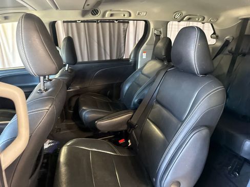 Used 2016 Toyota Sienna SE Premium FWD image 13