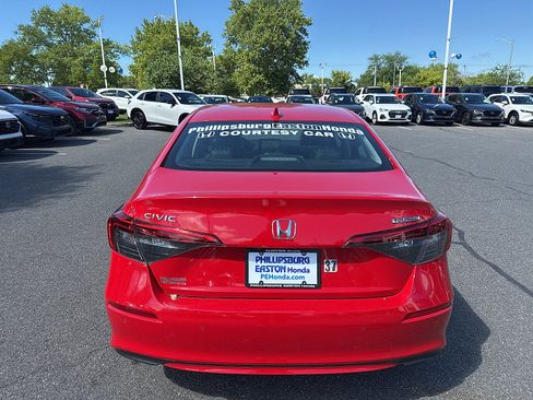 Used 2024 Honda Civic Touring image 3