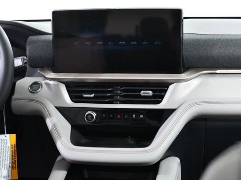 New 2025 Ford Explorer Active w/ Active Comfort Package image 9
