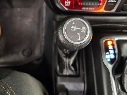 Used 2024 Jeep Wrangler Unlimited AWD/4WD image 30