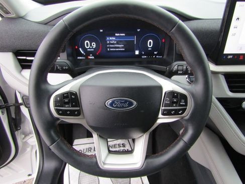 Used 2025 Ford Explorer Active w/ Active Comfort Package image 17