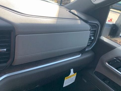 New 2026 GMC Sierra 3500 SLT w/ SLT Convenience Package image 24