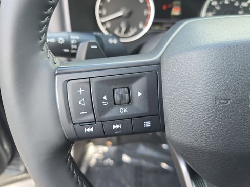 Used 2025 Nissan Rogue SV image 19